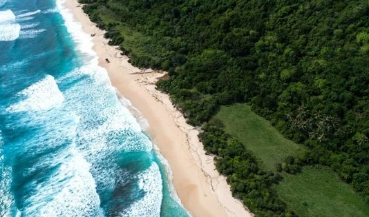 Liburan ke pantai tersembunyi Bali