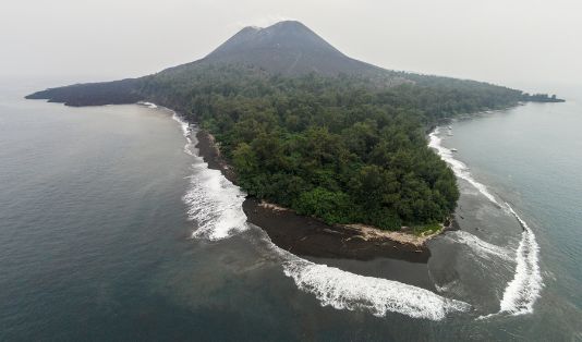 Anak Gunung Krakatau Sebesi 2