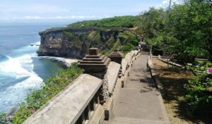 Dreamland Pantai Uluwatu Bali Tanah Impian Wisatawan Dan Warga Sekitar