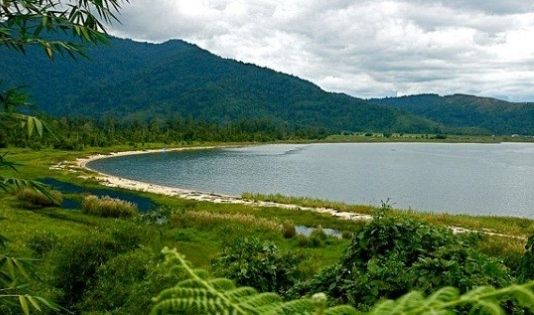 Menelusuri 10 Danau Air Tawar Paling Memesona di Indonesia