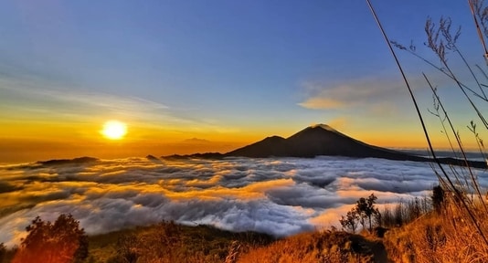 Wow, Inilah 12 Gunung Dengan Sunrise Terindah di Indonesia