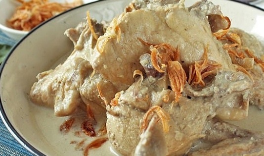 Opor ayam tanpa santan tetap lezat saat dikonsumsi ketika Lebaran.