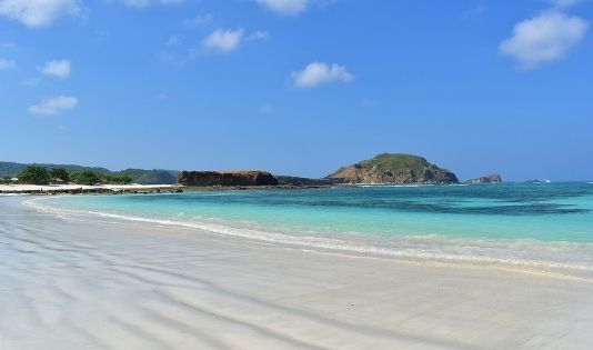 Pantai Indah di Indonesia