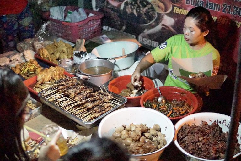 7 Kuliner Malam Lezat di Yogyakarta, Dari Gudeg Mercon hingga Wedang Ronde