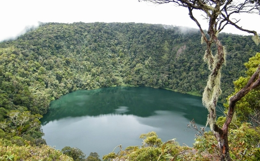 10 Danau Tertinggi di Indonesia. Paling Banyak di Papua dan Jawa Timur!