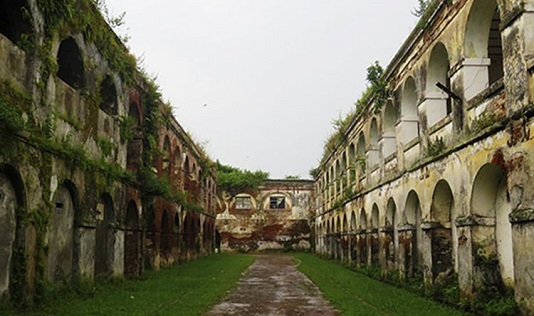Jalan-jalan ke 5 Benteng Peninggalan Belanda di Pulau Jawa