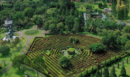 Labirin Taman Bunga Nusantara