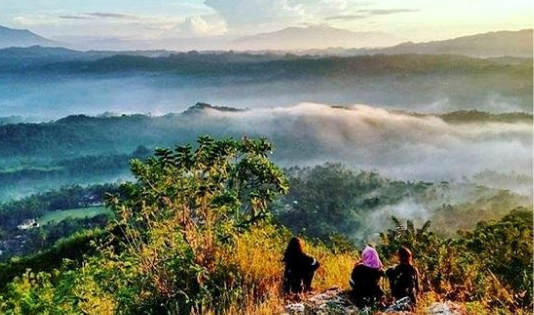 Gunung Batu Karanglenang, Wisata Alam Tersembunyi di Tasikmalaya