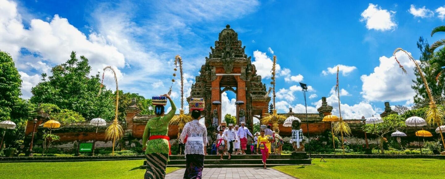 Balinese, traditional clothes, Pura Taman Ayun Temple, Indonesia,