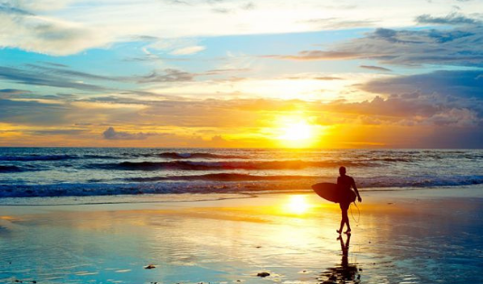10 Pantai Pasir Hitam Nan Eksotis di Bali
