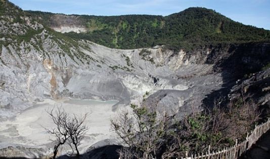 Kawah terindah di Indonesia