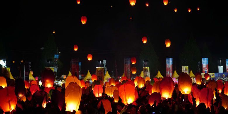 Lampion Hingga Doa, Inilah 5 Tradisi Perayaan Tahun Baru di Indonesia