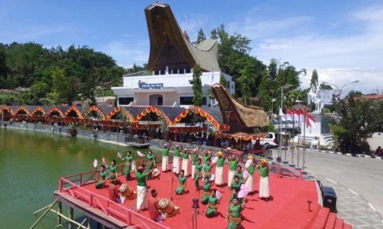 5 Tradisi Natal Unik yang Cuma Ada di Indonesia