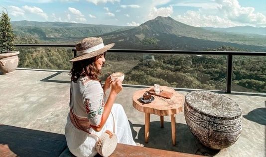 Nyantai Sambil Menikmati Panorama Gunung? Ini 5 Rekomendasi Kafe di Kintamani