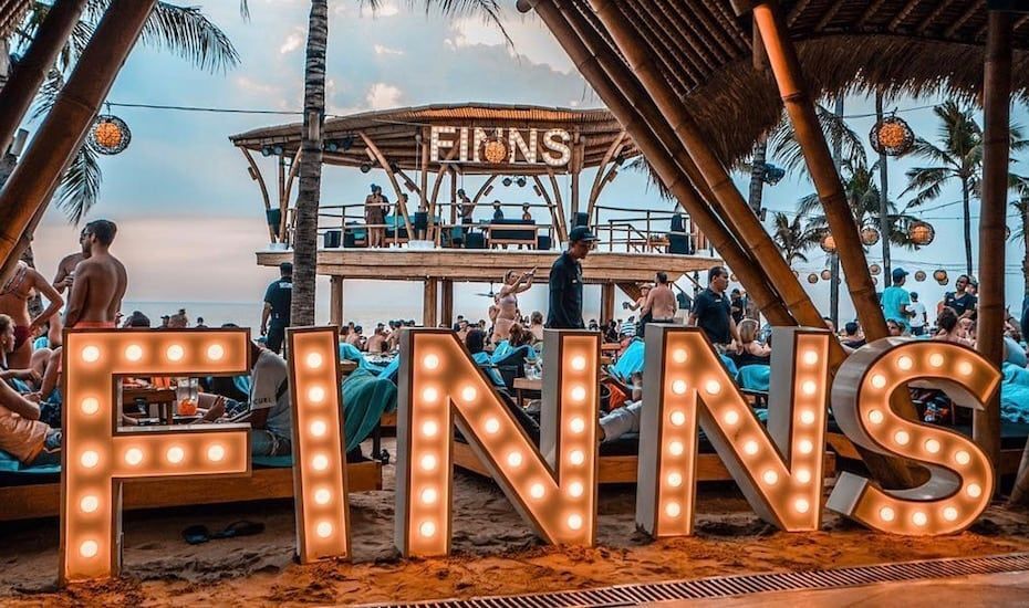 Ngetrip ke Bali Jangan Lupa Coba 5 Bar dan Beach Club Seru Ini