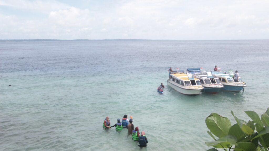 Wow, Pulau Tak Berpenghuni di Bangka Ini Malah Cantik Banget