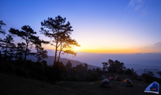 Anti Telat Nikmati Sunrise, Simak Rekomendasi Tempat Camping di Bromo yang Menarik
