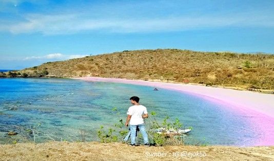 Aktivitas menarik di pantai Pink Labuan Bajo