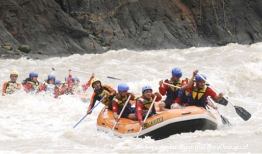 daftar Tempat wisata di Garut yang lagi hits Sungai Cikandang