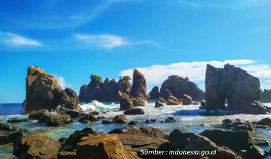 Jalan Menuju Pantai Gigi hiu Lampung