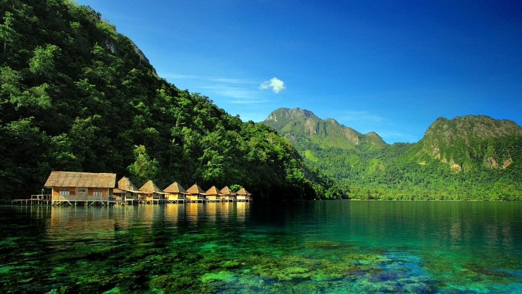 Paket Wisata Pantai Ora dan Ambon Bikin Hati Riang Gembira