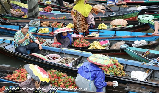 Pasar Terapung di Banjarmasin