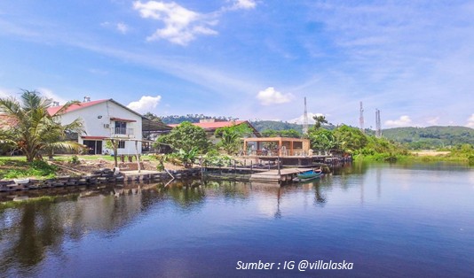 Cafe Tepi Danau Batam Villa Alaska