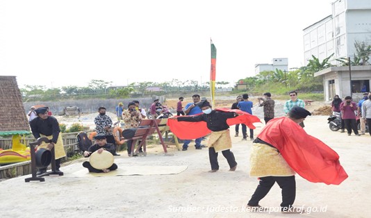 Menikmati Pertunjukan Budaya di Desa Wisata Dayun