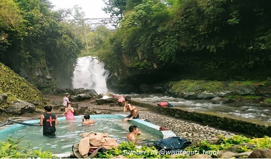 Pemandian air panas Guci di Kabupaten Tegal