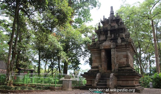 Destinasi Wisata Religi di Jawa Barat Candi Cangkuang