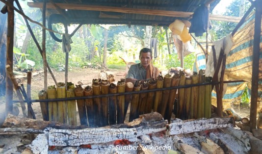 Tradisi Menyambut Bulan Suci Ramadan Malamang  Sumatera Barat