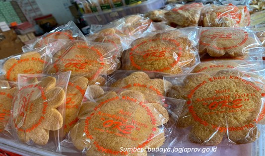 Oleh-oleh jajanan tradisional khas Kotagede Yogyakarta Roti kembang waru