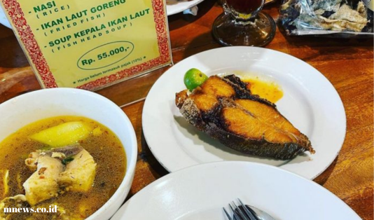 warung mak beng, tasteatlas, restoran legendaris, sanur, bali, ikan goreng mak beng, sup kepala ikan,