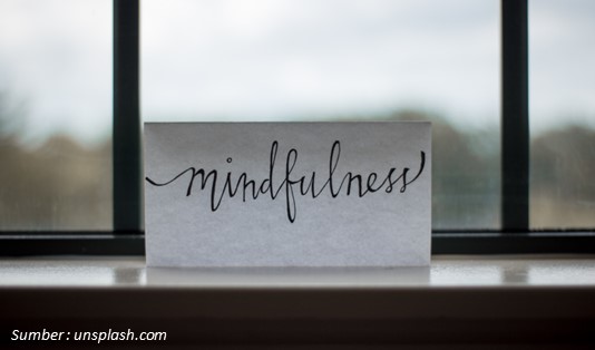 Mindfulness cara menghilangkan pikiran yang berat