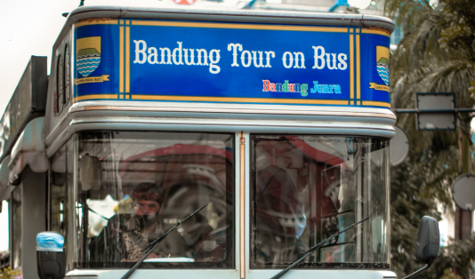 bandung, kota bandung, wisatawan kota bandung, disbudpar bandung, kawah putih, bandros, bandung tour on bus, 
