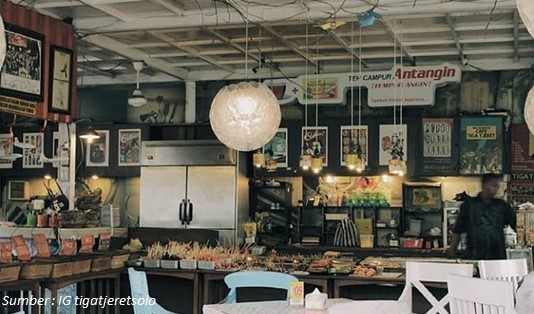Wisata Kuliner Solo Dekat Stasiun Balapan Kafe Tiga Tjeret