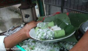 Dessert Tradisional Khas Indonesia Kue Putu