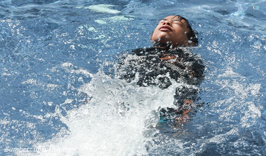 Terapi Saraf Kejepit dengan Berenang