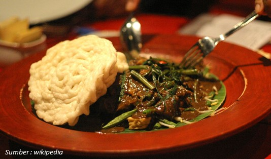 Jenis Salad Indonesia yang Menggunakan Saus Kacang Rujak Cingur