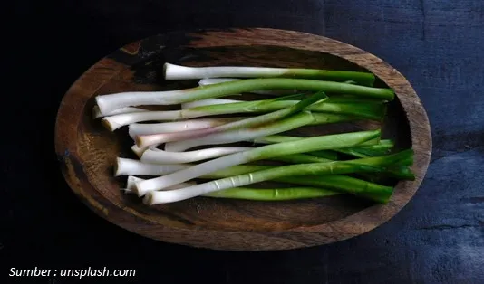 Manfaat Daun Bawang dan Seledri