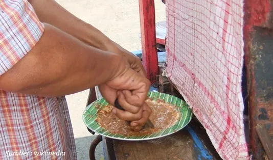 Salad Indonesia yang Menggunakan Saus Kacang