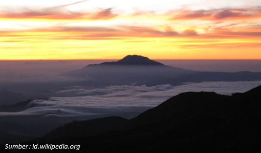 Rekomendasi Tempat Outing Kantor Dieng