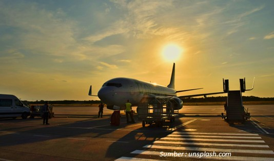 Cara Mengatasi Jet lag Saat di Pesawat