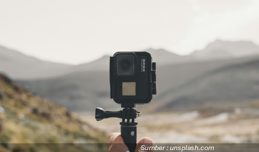 Action Camera dengan Stabilizer Otomatis