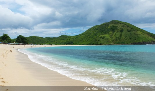 Pantai Eksotis Mandalika Pantai Mawun