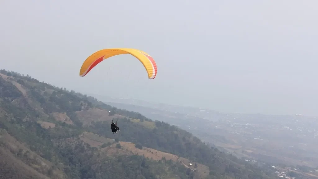 Paralayang Pegunungan Matantimali