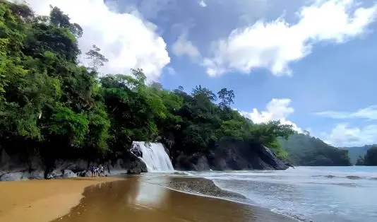 Air Terjun di Indonesia yang Airnya Langsung Jatuh ke Laut, curug, air terjun, Air Terjun Jogan, Gunungkidul, Yogyakarta, Air Terjun Banyu Tibo, Pacitan, Jawa Timur, Air Terjun Toroan, Madura, Jawa Timur, Air Terjun Banyu Anjlok, Malang, Air Terjun Mursala, Tapanuli Tengah, Sumatera Utara