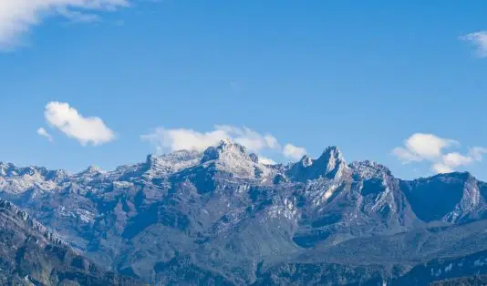 Gunung dengan Jalur Pendakian Tersulit di Indonesia, Gunung dengan Jalur Pendakian Tersulit, Gunung Carstensz Pyramid, papua, puncak jaya, Gunung Kerinci, Gunung semeru, Sumatera, Jawa timur, Gunung Rinjani, lombok, gunung tambora, gunung merapi, sumbawa, jawa tengah, Gunung toba, Tips naik gunung, Binaiya, leuser, gunung arjuno