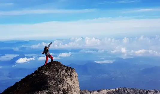 Gunung dengan Jalur Pendakian Tersulit di Indonesia, Gunung dengan Jalur Pendakian Tersulit, Gunung Carstensz Pyramid, papua, puncak jaya, Gunung Kerinci, Gunung semeru, Sumatera, Jawa timur, Gunung Rinjani, lombok, gunung tambora, gunung merapi, sumbawa, jawa tengah, Gunung toba, Tips naik gunung, Binaiya, leuser, gunung arjuno