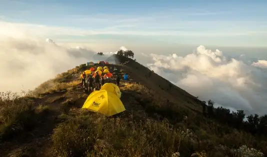 Gunung dengan Jalur Pendakian Tersulit di Indonesia, Gunung dengan Jalur Pendakian Tersulit, Gunung Carstensz Pyramid, papua, puncak jaya, Gunung Kerinci, Gunung semeru, Sumatera, Jawa timur, Gunung Rinjani, lombok, gunung tambora, gunung merapi, sumbawa, jawa tengah, Gunung toba, Tips naik gunung, Binaiya, leuser, gunung arjuno